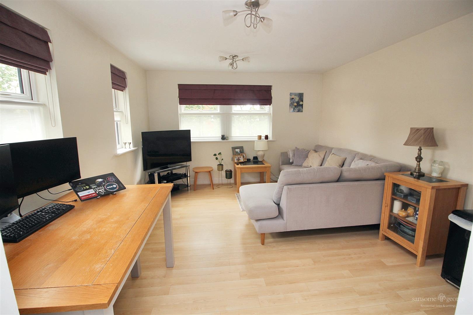 2 bed property in Pryor Close, Reading